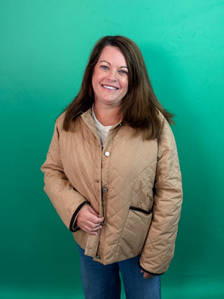 Solid diamond pattern quilted long sleeve jacket featuring contrast collar and accent binding. Front Pockets. Lined. Woven. Non-sheer. Lightweight.