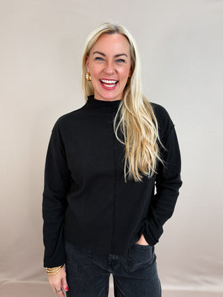 LONG SLEEVE MOCK NECK VISIBLE OVERLOCKED SEAMS DETAIL BRUSHED RIB TOP