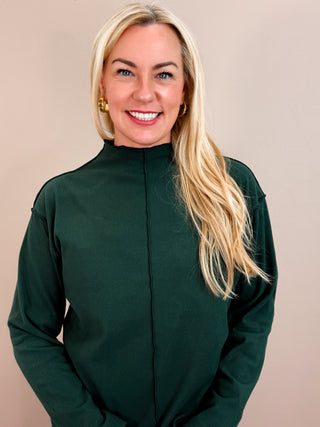 LONG SLEEVE MOCK NECK VISIBLE OVERLOCKED SEAMS DETAIL BRUSHED RIB TOP