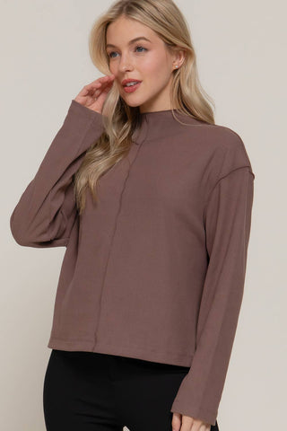 LONG SLEEVE MOCK NECK VISIBLE OVERLOCKED SEAMS DETAIL BRUSHED RIB TOP