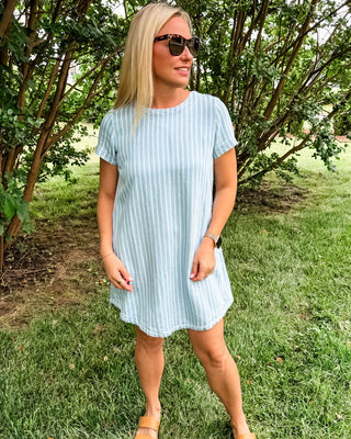 ROUND NECKLINE SHORT SLEEVES BACK NON-FUNCTIONING BUTTON U HEM MINI DRESS STRIPED PATTERN NOT LINED