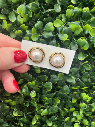 Perkins Vintage Pearl Stud Earrings